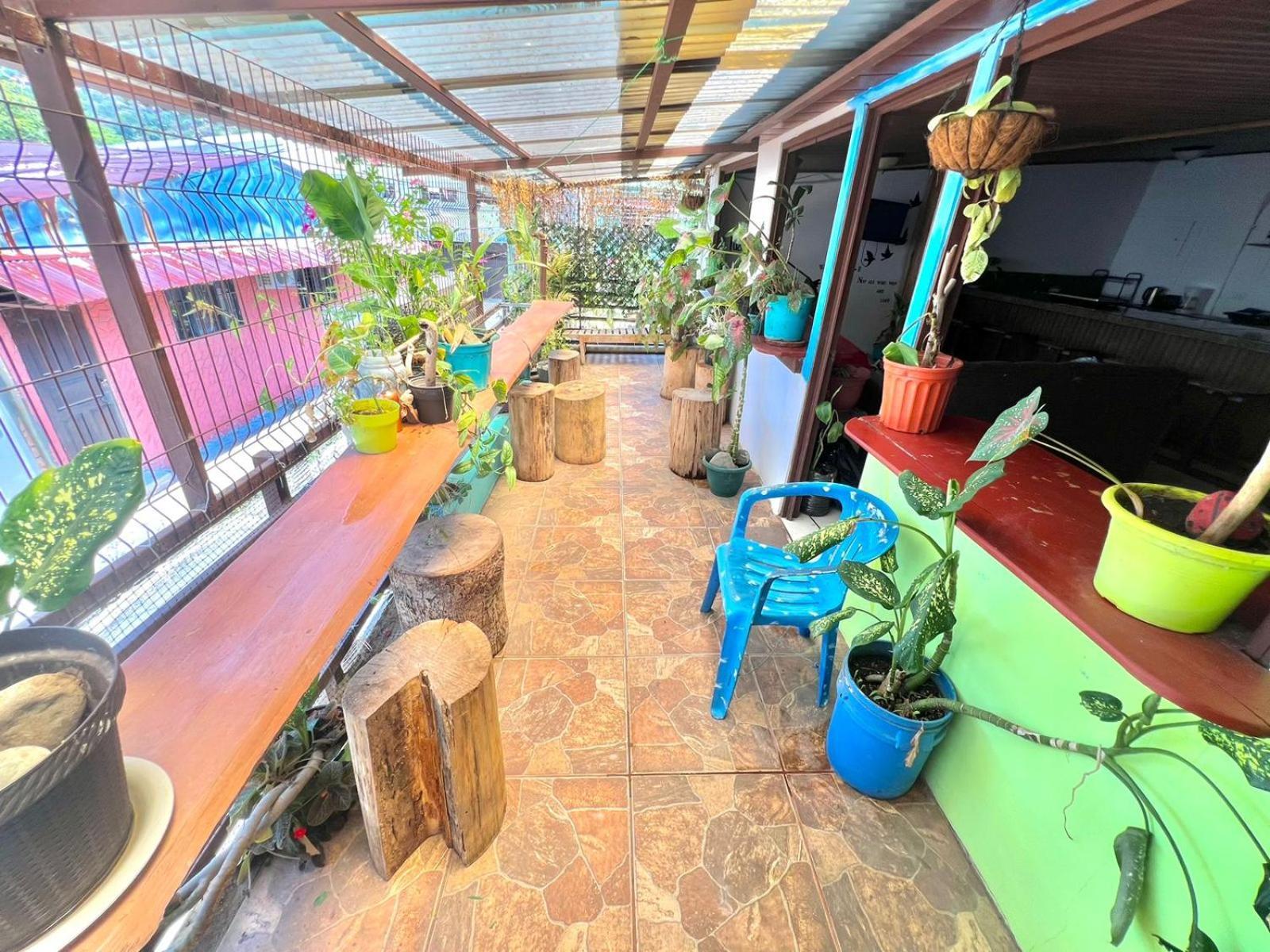 Cheap Hostel Quepos Exterior foto